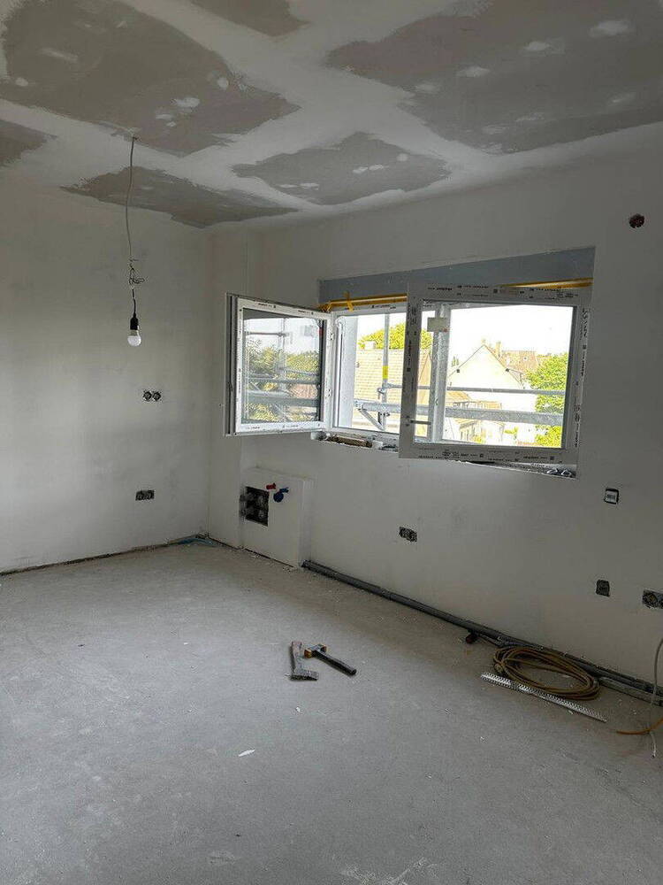 4 Zimmer-Wohnung mit Balkon, Barrierefrei, Aufzug, sowie mit günstigen Sonnen-Energie (A+)