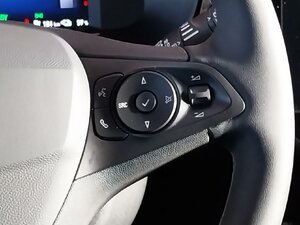 Opel Corsa e GS Matrix LED SHZ LHZ Kam Navi 9.099 km 28.480 &euro; HAAN 42781