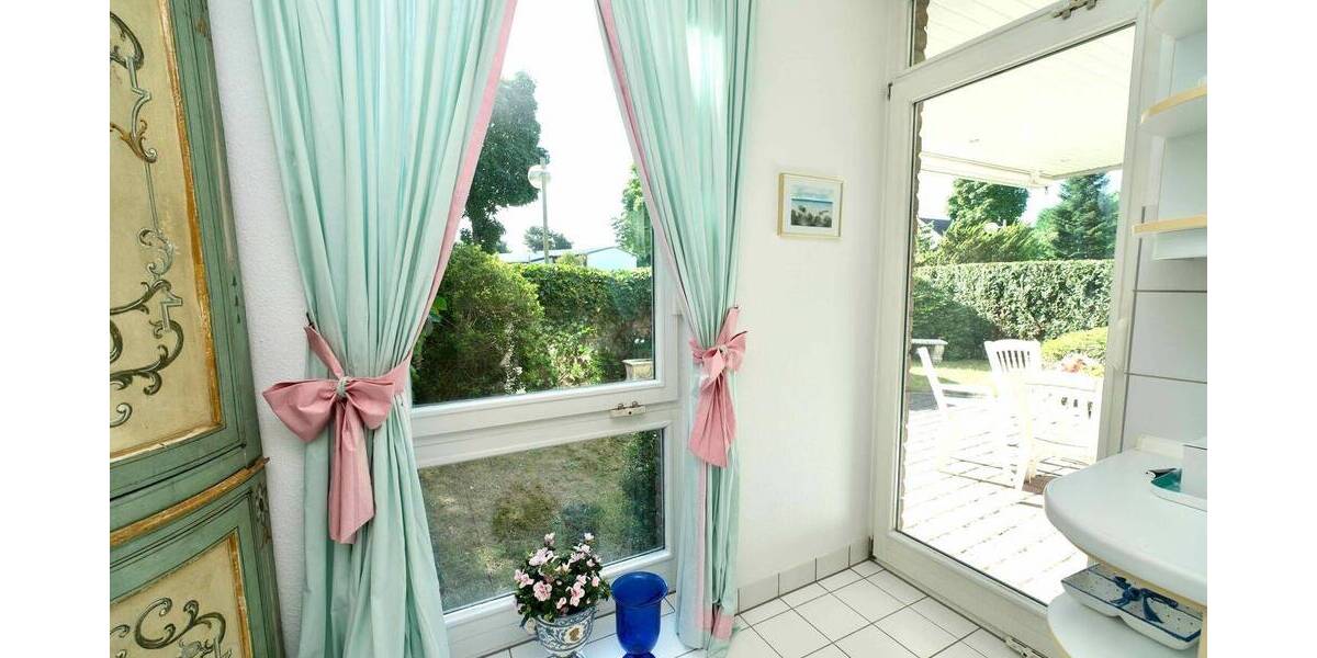 Traumhafte 122 m² Erdgeschosswohnung mit großzügigem Garten, Terrasse und TG Platz in Büderich 3 zimmer