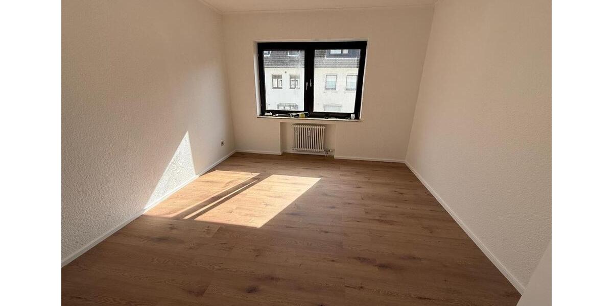 Etagenwohnung Düsseldorf Heerdt - 3 Zimmer, 80 m&sup2;, 1.400&euro; | Angebot:25647879