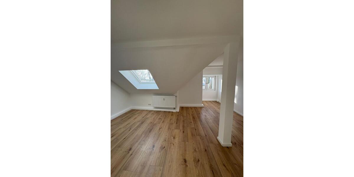 Großzügige 3,5 Zimmer-Wohnung im DG zu vermieten! 3.5 zimmer