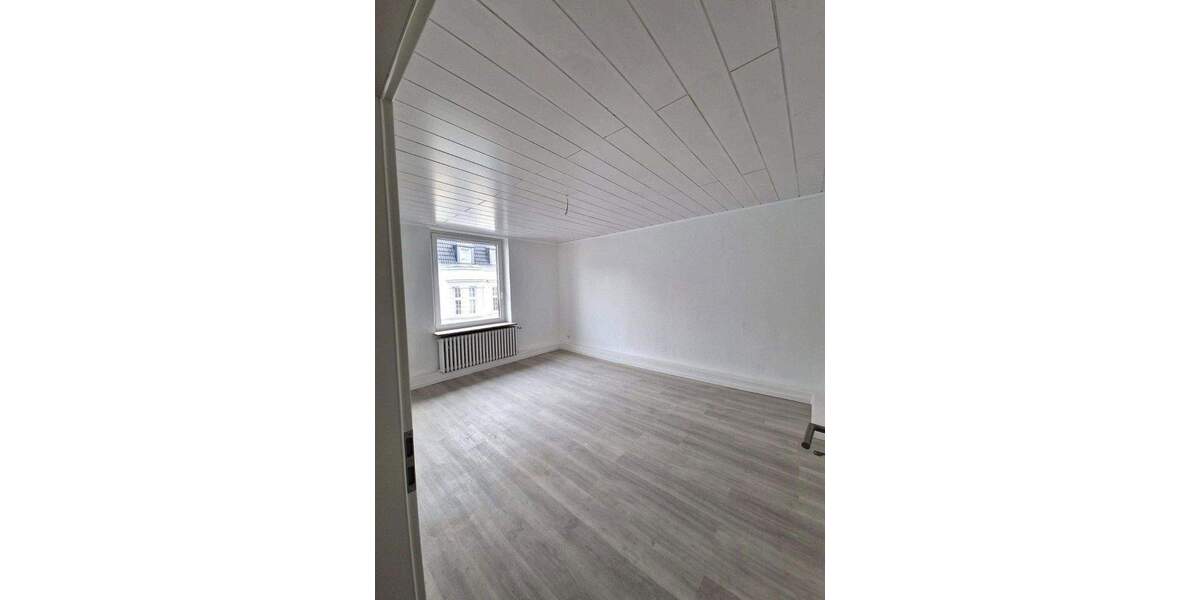 Zimmer in WG - In zentraler sanierter Wohnung mit zwei Bädern 4 zimmer