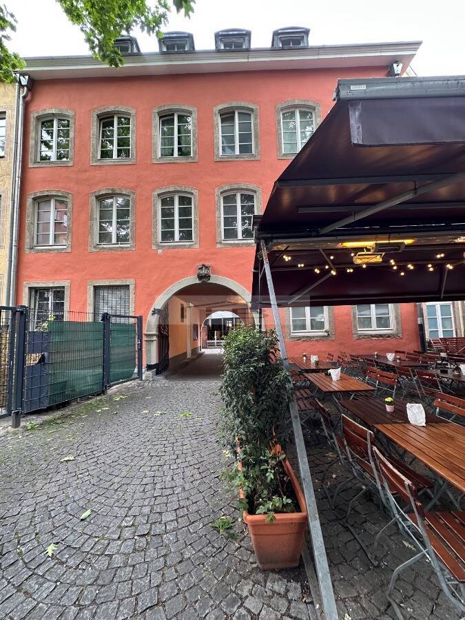 Köln Altstadt: Vielseitige Gewerbefläche mit 2 verbundenen Etagen u. kl. Außenbereich ab ca. 112025