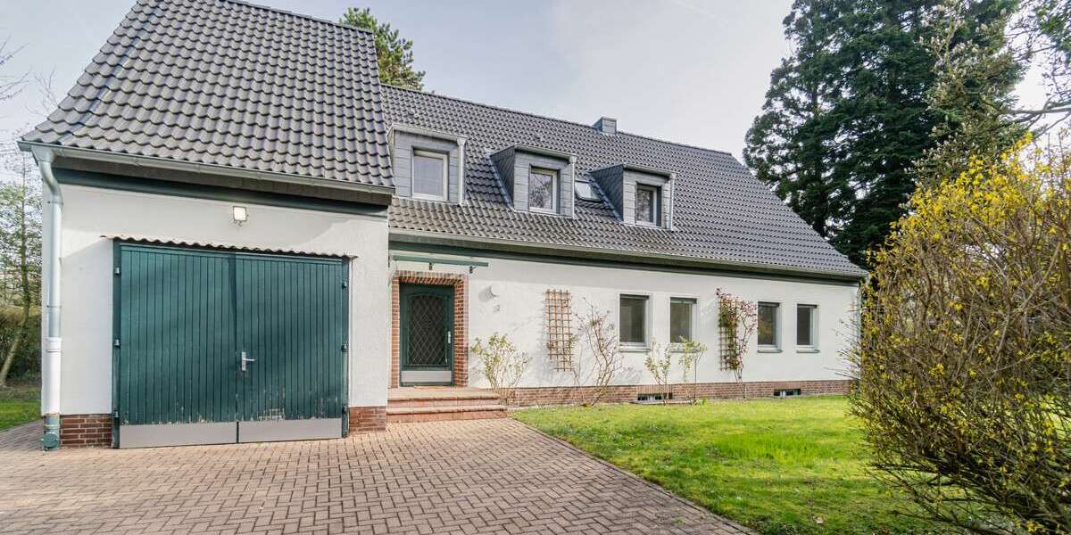 Einfamilienhaus Düsseldorf / Angermund Angermund - 8 Zimmer, 232 m&sup2;, 3.600&euro; | Angebot:25637221