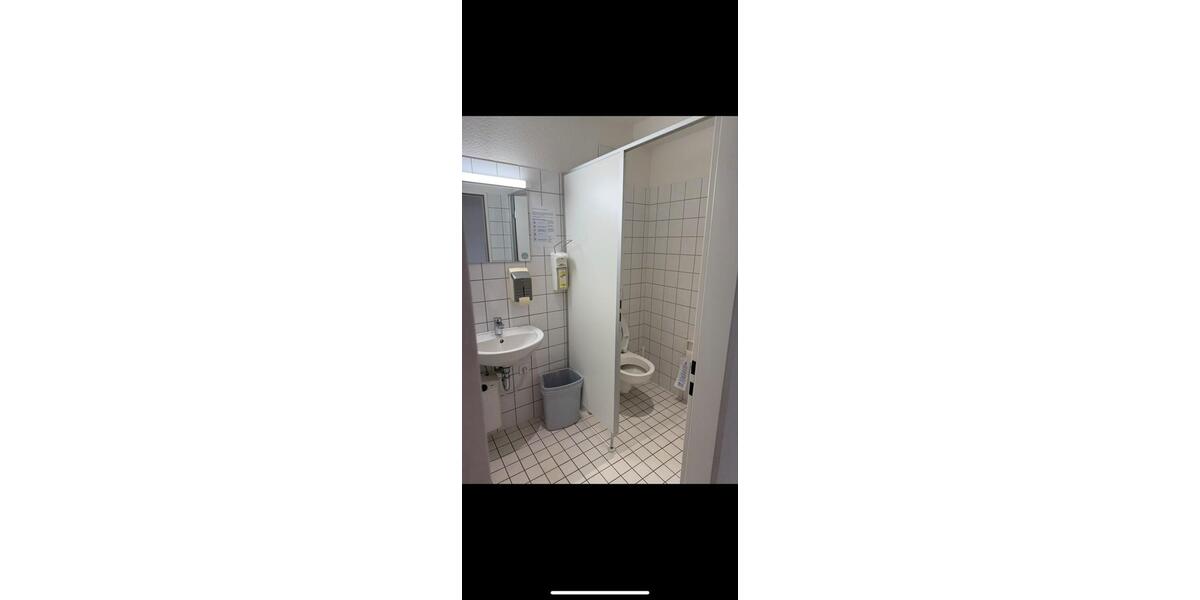 BüroPraxisKosmetik Râume in Stadtmitte Düsseldorf zu vemieten zimmer