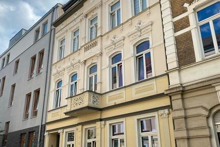 Große Dachgeschoßwohnung mit Sonnenterrasse und zwei Bädern