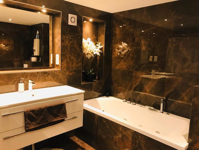 Von Privat! Ruhige und stilvolle Wohnung mit Balkon nahe Rhein.