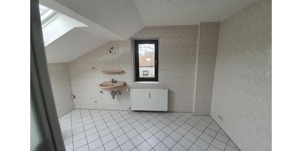 Dachgeschoßwohnung Duisburg Mittelmeiderich - 3 Zimmer, 1 m&sup2;, 700&euro; | Angebot:25590266