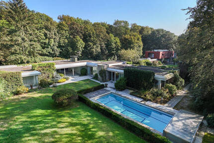 Sehr gepflegter Bungalow mit Einlieger-Wohnung & Pool auf gut eingewachsenem Grundstück in Hahnwald 1 zimmer