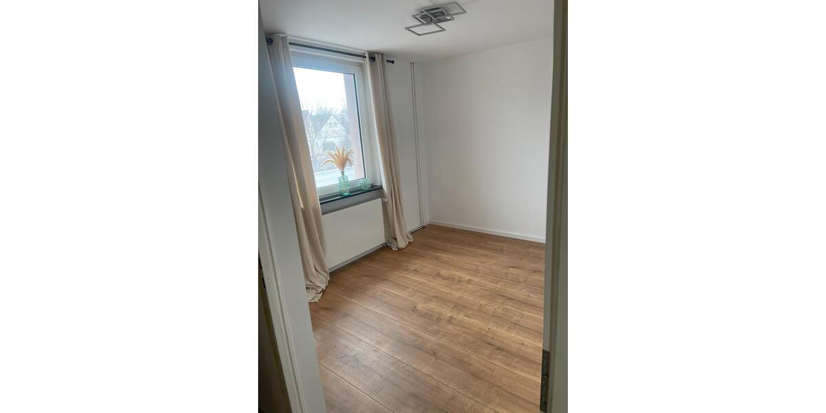 Charmante Doppelhaushälfte mit großem Garten im Duisburger Süden 4 zimmer