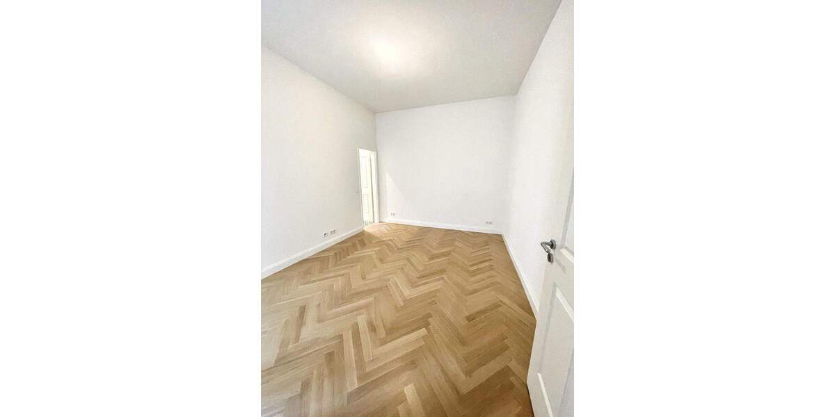 Erstbezug Altbauperle Pempelfort! Stilvoll kernsanierte Beletage mit Loggia u. Aufzug 3 zimmer
