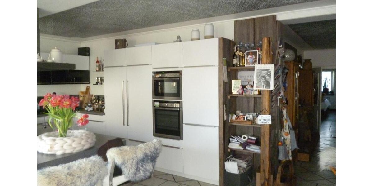 Etagenwohnung Mönchengladbach Ost - 2 Zimmer, 170 m&sup2;, 1.200&euro; | Angebot:24849031