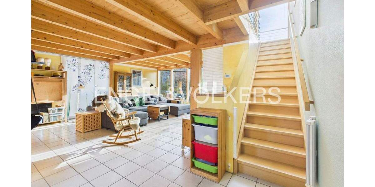 Zwei Häuser mit Möglichkeiten für unterschiedliche Lebensstile in familienfreundlicher Lage 9 zimmer