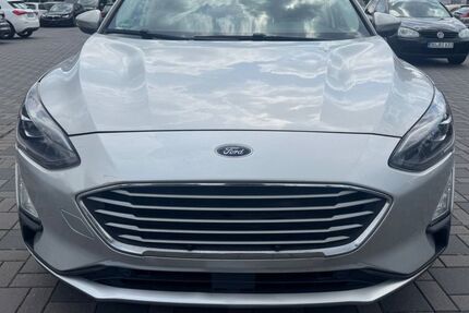 Ford Focus 160.484 km 9.990 &euro; Duisburg 47169
