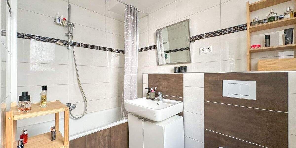 Etagenwohnung Düsseldorf Grafenberg - 3 Zimmer, 100 m&sup2;, 1.300&euro; | Angebot:25820119