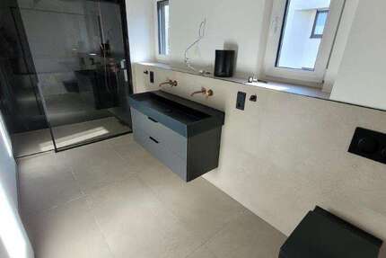 Haus zum Mieten in Leverkusen 1.990 € 145.93 m² 5 zimmer