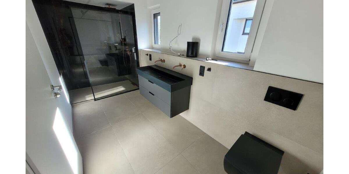Haus zum Mieten in Leverkusen 1.990 € 145.93 m² 5 zimmer