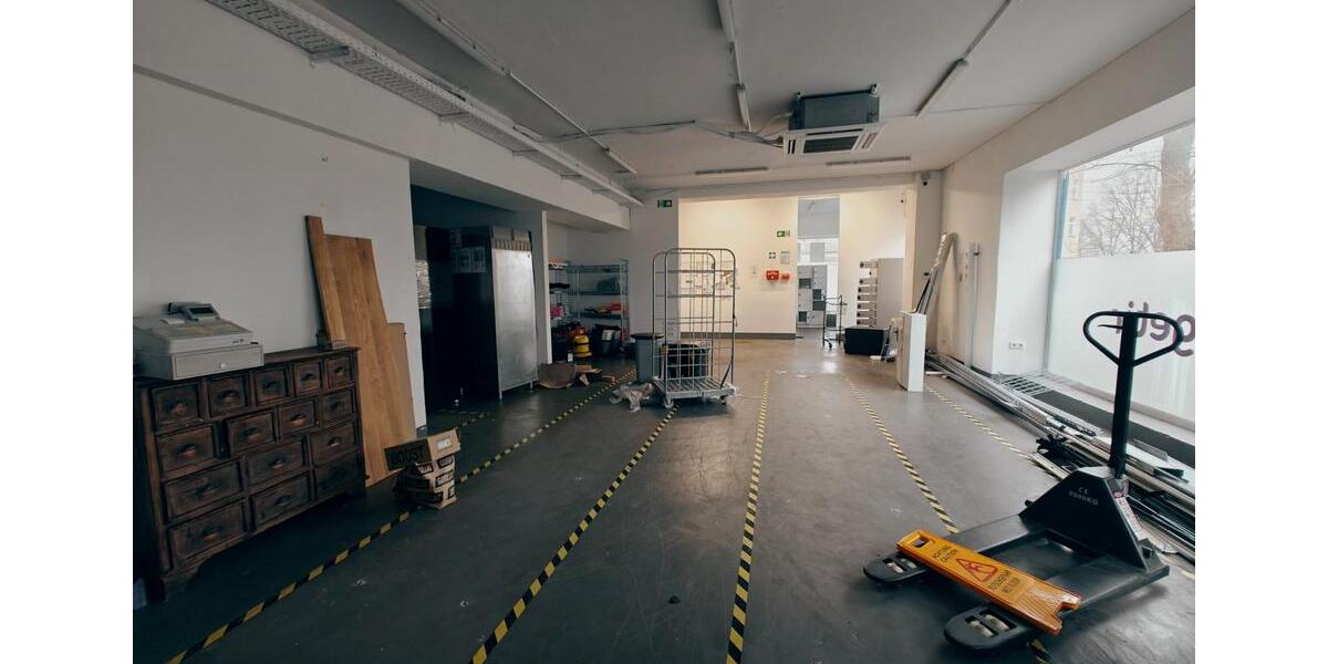 Laden Büro Lager Ausstellung mit 200qm in Unterrath Kalkumer Straße 1 zimmer