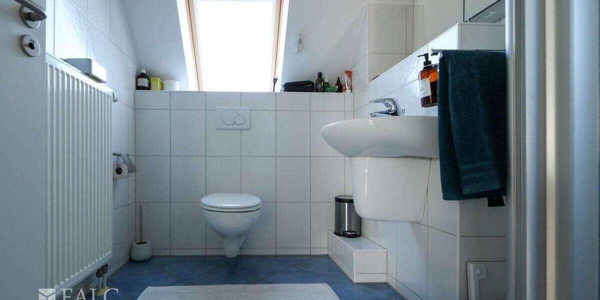 Etagenwohnung Grevenbroich Stadtmitte - 4 Zimmer, 110 m&sup2;, 349.000&euro; | Angebot:25645446