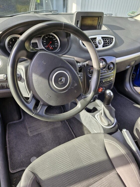 Renault Clio 109.900 km 2.500 € Düsseldorf 40213