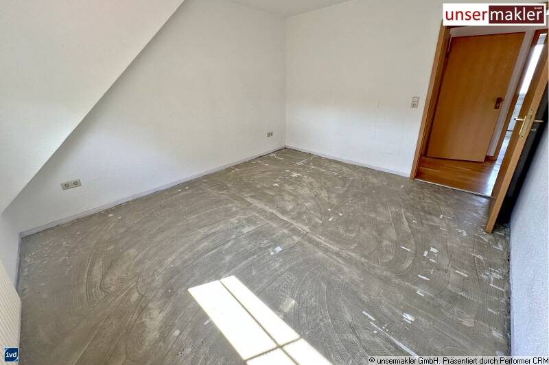 Gepflegtes Dreifamilienhaus zzgl. App. 2x Garagen und Traumgarten