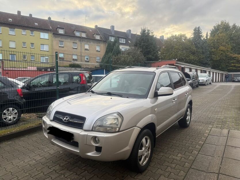 Hyundai TUCSON 221.000 km 3.500 € Essen 45143