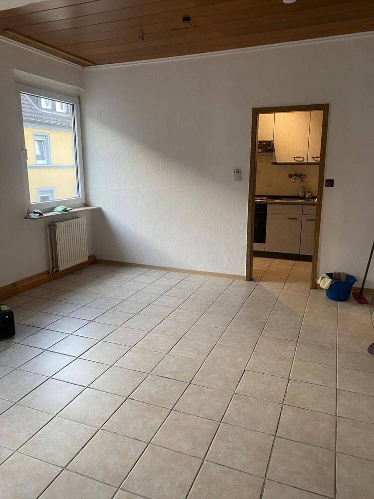 Attraktive 2-Zimmer-Wohnung frisch renoviert und bezugsbereit - Duschbad Böden Laminat Wände Einbauküche etc.TOPPP