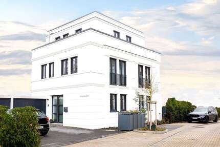 Haus zum Kaufen in Dormagen 1.690.000 € 194 m² 5 zimmer