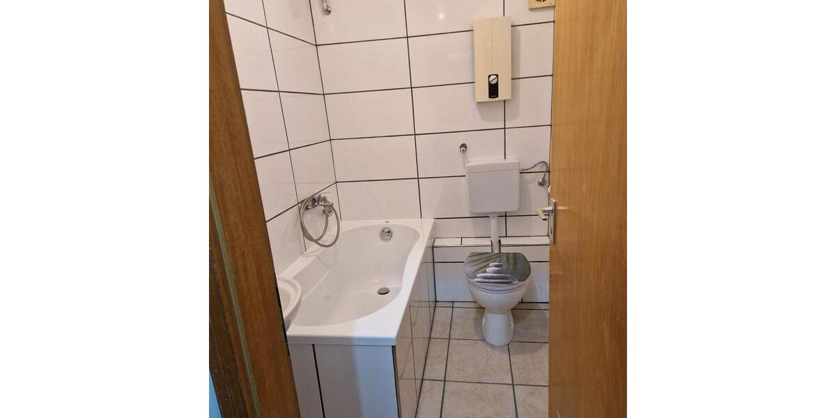 Dachgeschoßwohnung Solingen Wald - 1 Zimmer, 33 m&sup2;, 410&euro; | Angebot:26315002