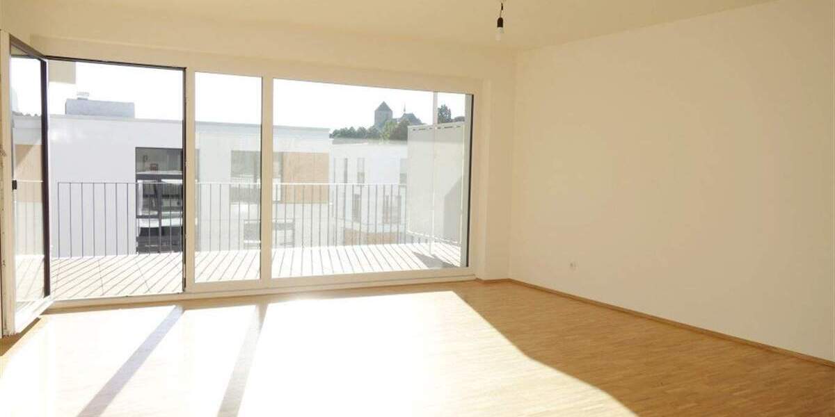 Moderne 3 Zimmer Wohnung mit EBK, Sonnenterrasse, Fernblick. Frisch renoviert. 3 zimmer