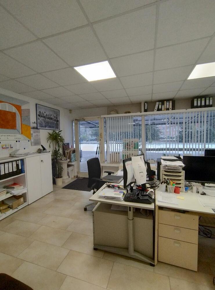Ideal für Ihren Handwerksbetrieb Hallenfläche mit Büro und 3 Stellplätzen, verkehrsgünstige Lage