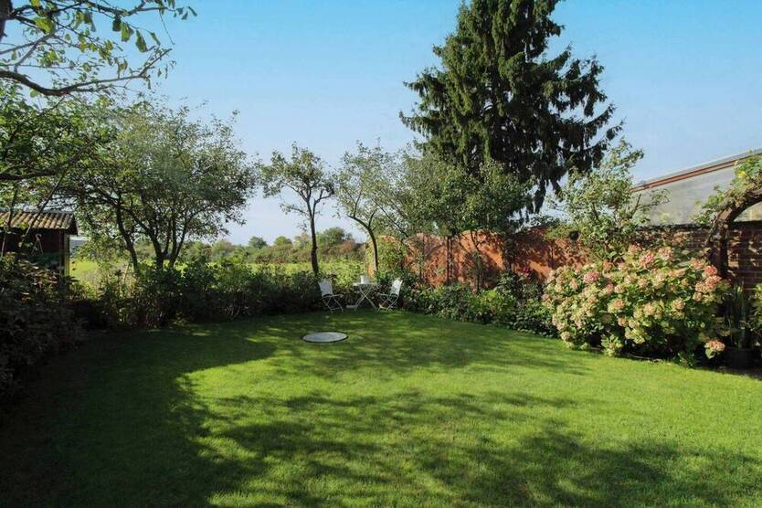 Direkte Feldrandlage: Familienfreundliche Doppelhaushälfte mit eigenem Garten in Norf