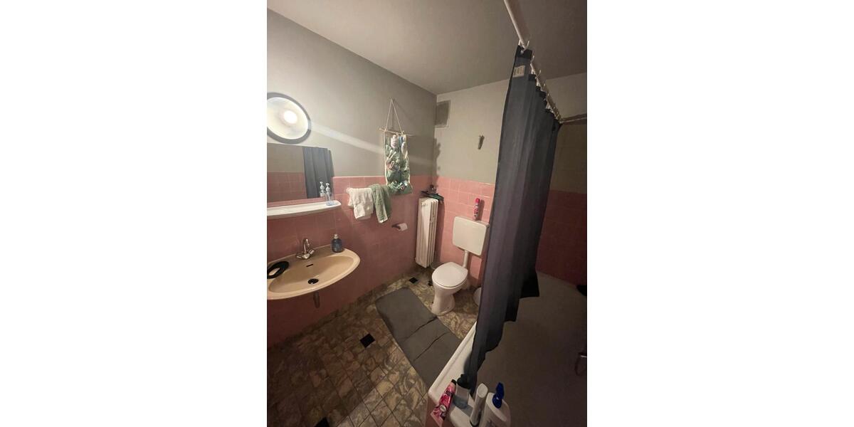 WG 1 Zimmer frei mit Balkon 750 € Miete,300€ Kation 3 zimmer