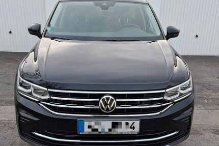 VW Tiguan 92.000 km 25.650 &euro; Düsseldorf 40227