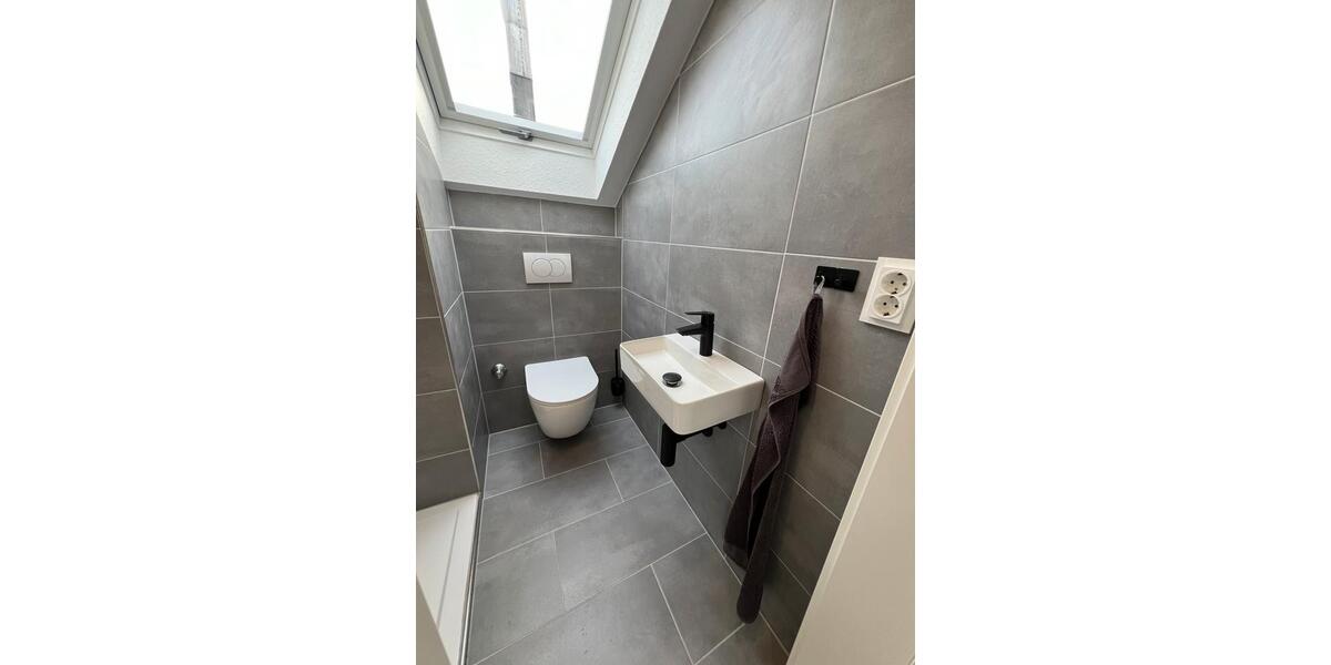 Dachgeschoßwohnung Neuss - 2 Zimmer, 65 m&sup2;, 760&euro; | Angebot:25391577