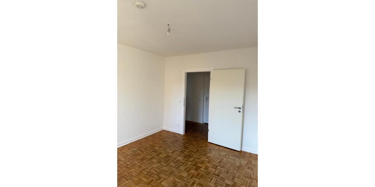 Etagenwohnung Krefeld - 4 Zimmer, 96 m&sup2;, 725&euro; | Angebot:25646816