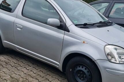 Toyota Yaris 113.000 km 1.800 € Neuss 41460