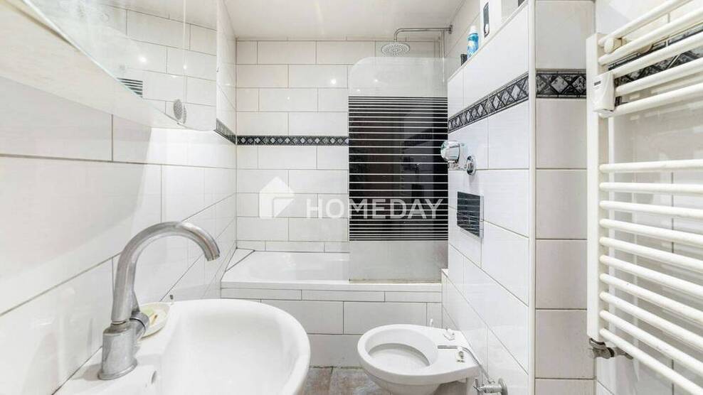 StudentenWohnung: 1-Zimmer-Wohnung mit Badewanne und Handtuchwärmer in stadtnaher Lage