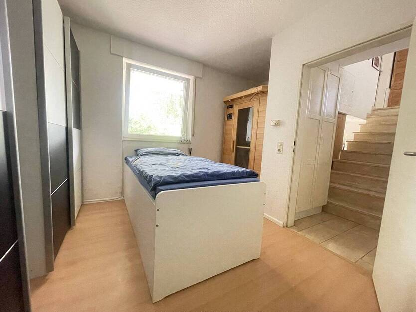 202518.1 Idyllisches Wohnen mit Garten im citynahen Grünen in stilvollem Familienhaus
