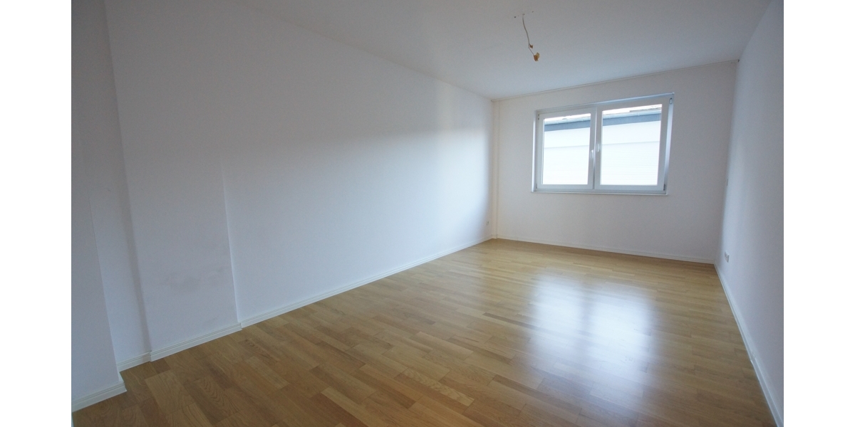 Moderne und großzügige 5 Zimmer-Wohnung über zwei Etagen mit separatem Eingang und Einbauküche - Maisonettenwohnung Düsseldorf Heerdt | Angebot:27313431