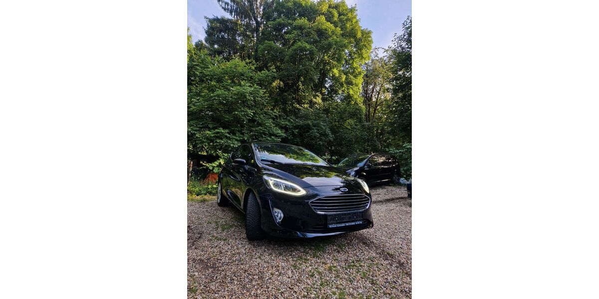 Ford Fiesta 81.699 km 7.400 &euro; Remscheid 42859