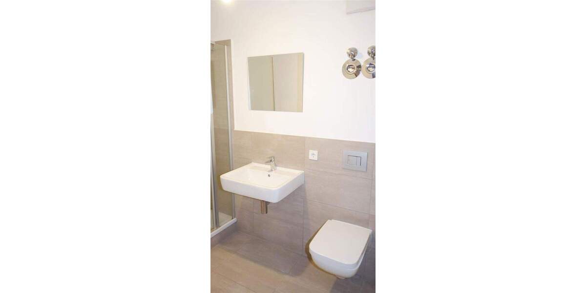 Moderne 3 Zimmer mit EBK, 2 Bädern, 2 Balkone, Fußbodenhzg. in Flingern 3 zimmer