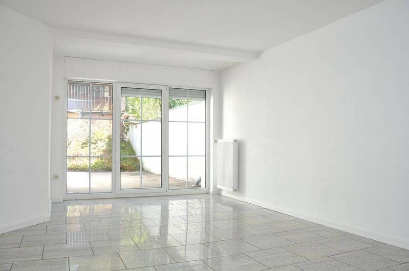 Stilvolles Generationenhaus: DHH, 7 Zimmer, 3 Bäder, großer Garten, Stellplatz