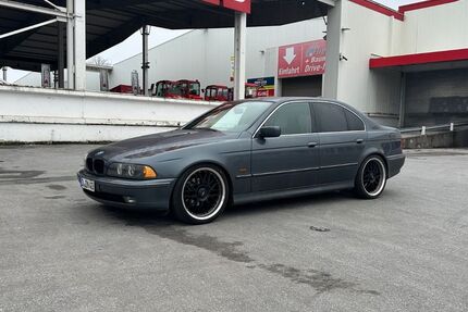 BMW 523 225.000 km 6.000 &euro; Düsseldorf 40625