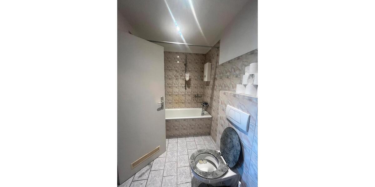 Helle 66m² Wohnung mit Gartenmitbenutzung DG st. Töniser str. 2.5 zimmer