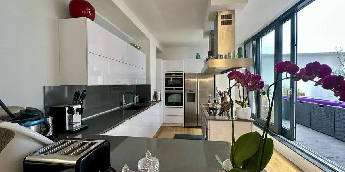 Wohnung zum Kaufen in Düsseldorf 1.550.000 € 219.38 m² 6 zimmer