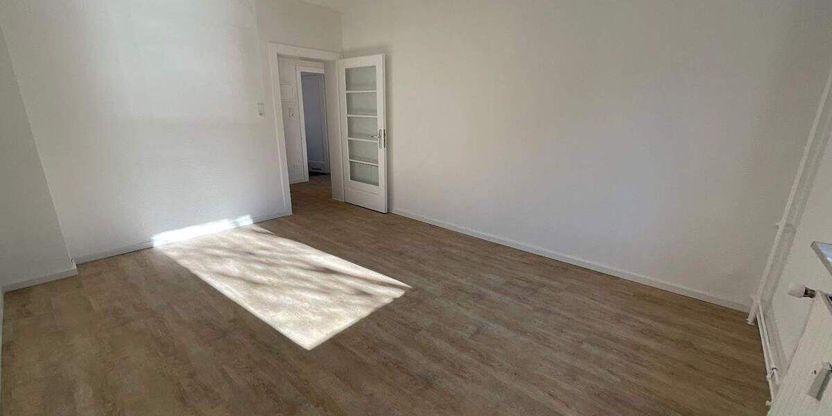 Etagenwohnung Wuppertal Barmen - 4 Zimmer, 94 m&sup2;, 759&euro; | Angebot:25701008