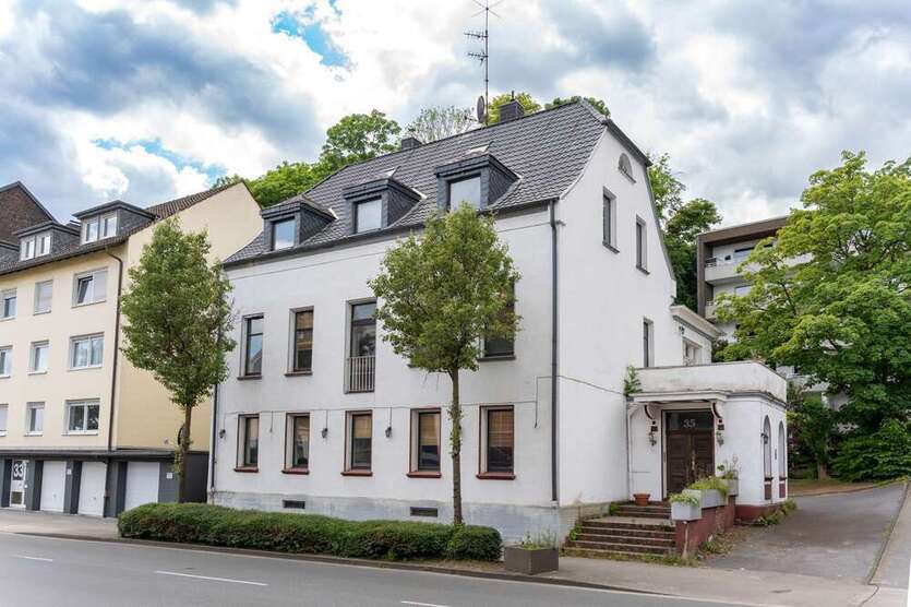 Haus zum Kaufen in Mülheim an der Ruhr Schloß Broich 650.000 € 425 m²