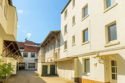 Haus zum Kaufen in Düsseldorf 1.498.000 € 707 m² 25 zimmer