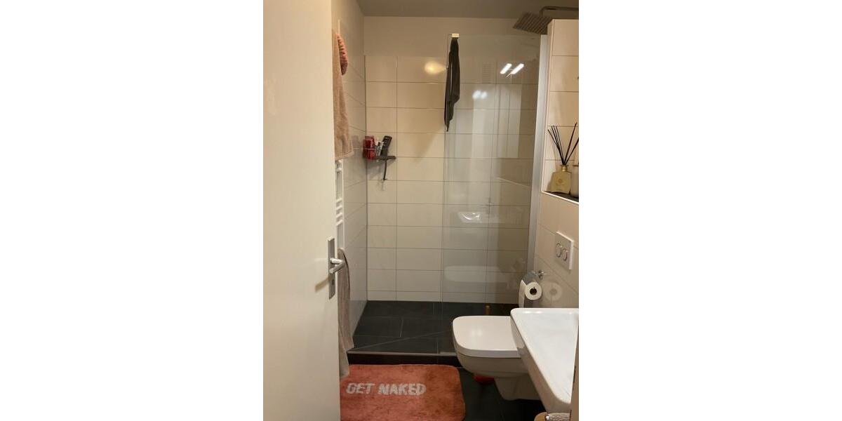 Schicke 3-Zimmerwohnung mit Laminat und modernisiertem Badezimmer... 3 zimmer